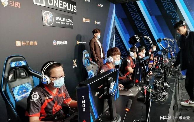 别关注球迷 别关注球迷