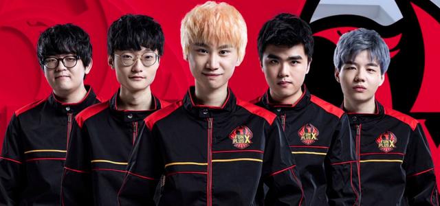 展示了两队 展示了两队